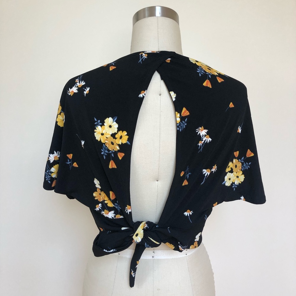 NWOT Open Tie Back Top - Picture 3 of 5